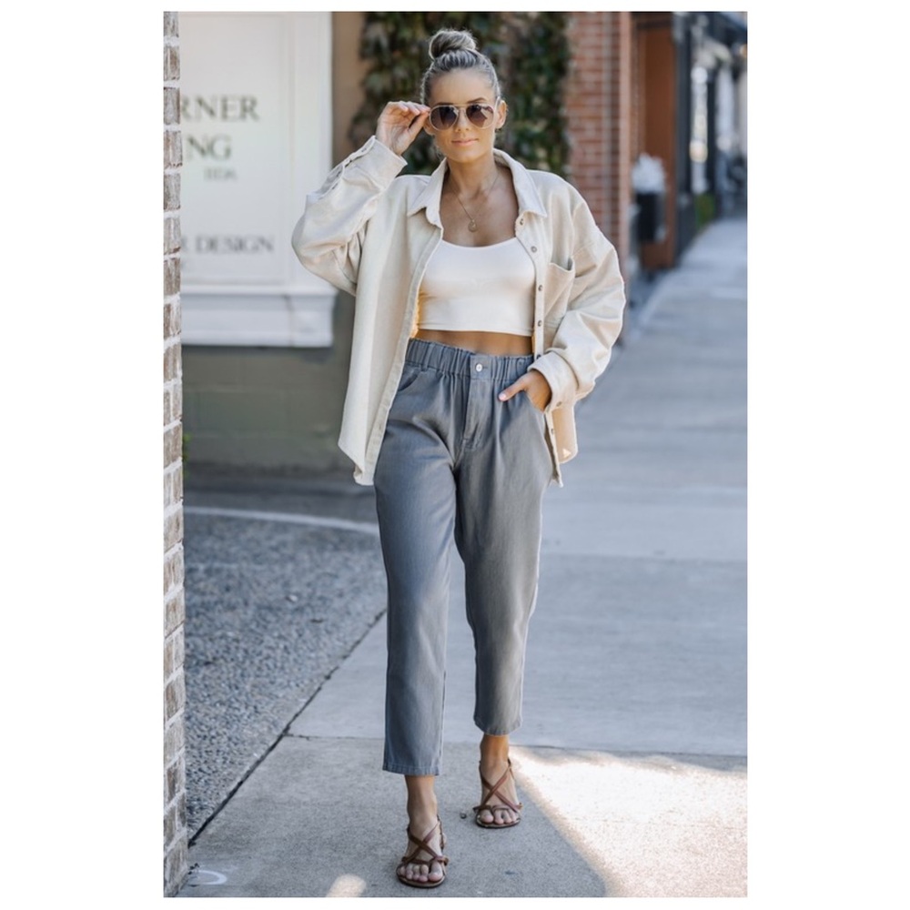 Elegant Gray Women's Cropped Jeans